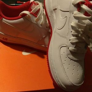 Air force 1s unversity reds